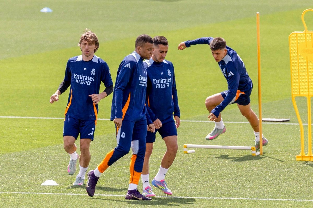 Mbappé, baja por fiebre y duda para el debut del Madrid. EFE