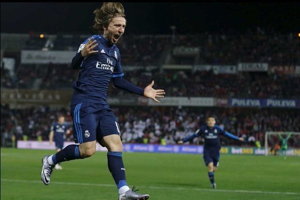 Luka Modric celebra un gol conseguido con el Real Madrid ante el Granada. Twitter