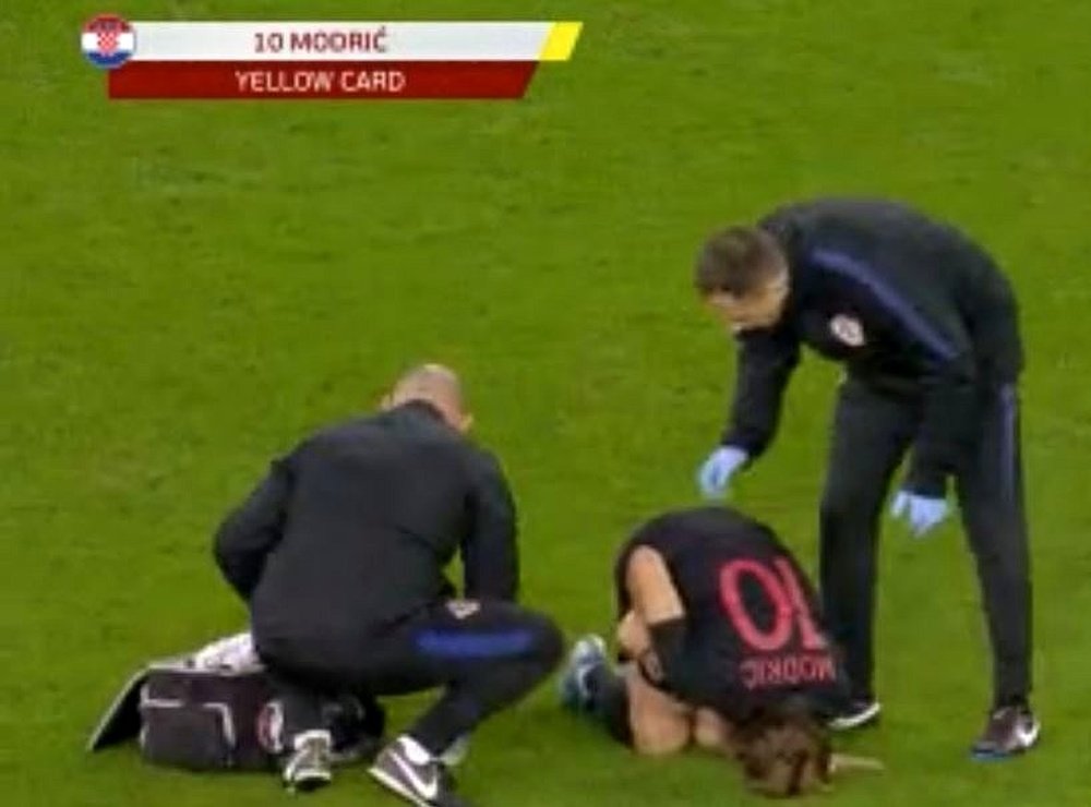 ¡Temblor en Madrid! Modric abandonó el Gales-Croacia lesionado. Captura/UEFATV