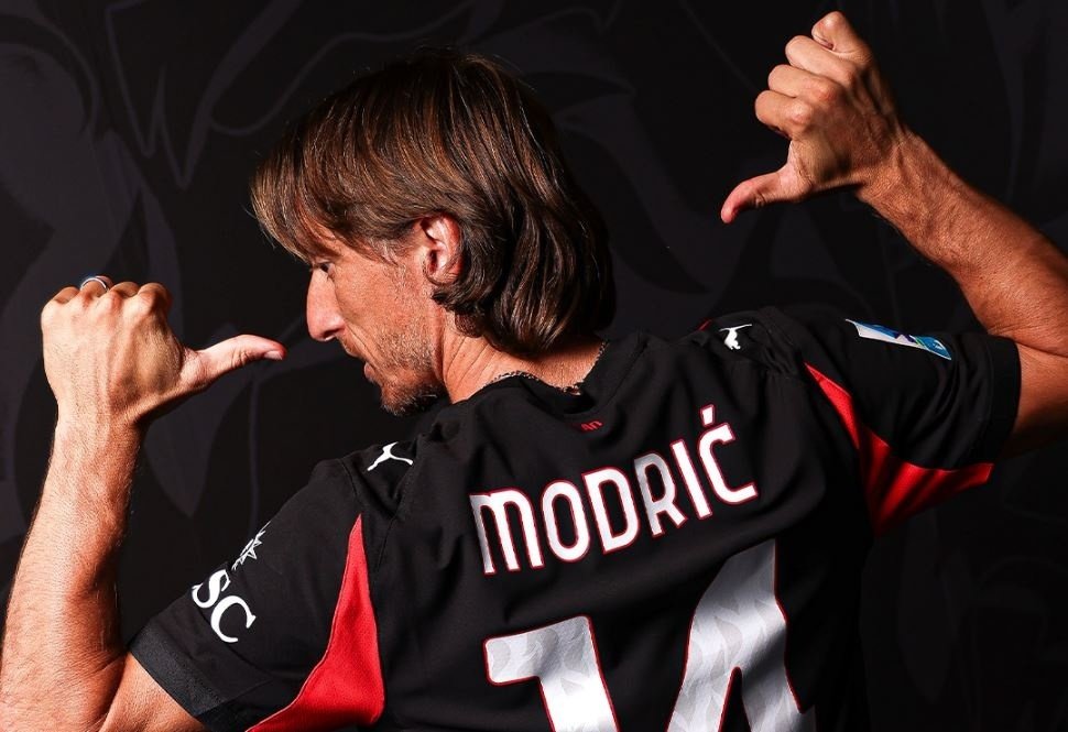 Luka Modric firmó por un año con opción a otro. ACMilan