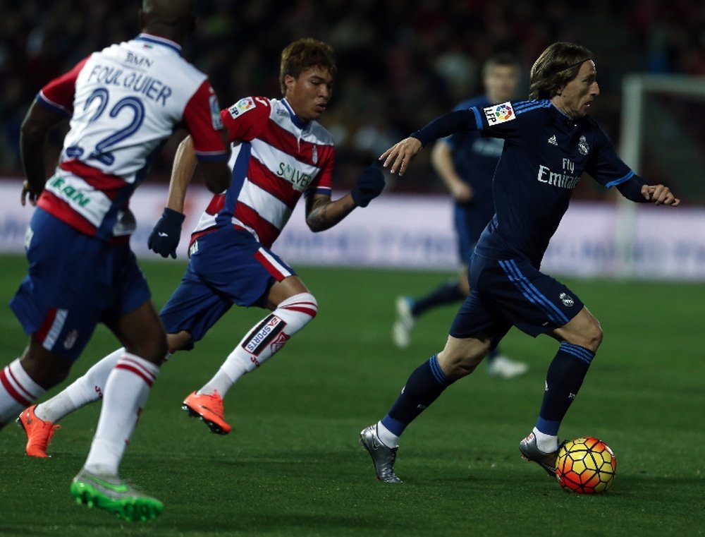 Luka Modric salvó al Madrid con un espectacular disparo en Granada. Twitter
