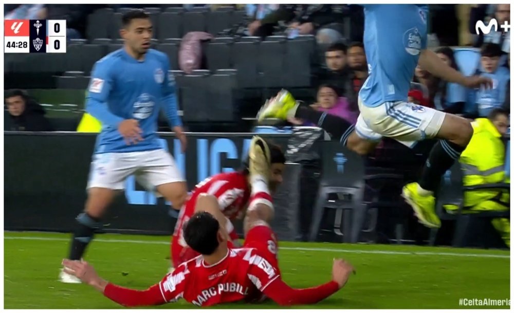 El golpe que recibió Luka Romero se queda en un susto. Captura/Movistar+