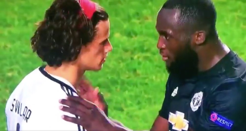 Lukaku consoles Svilar after his costly error. Twitter