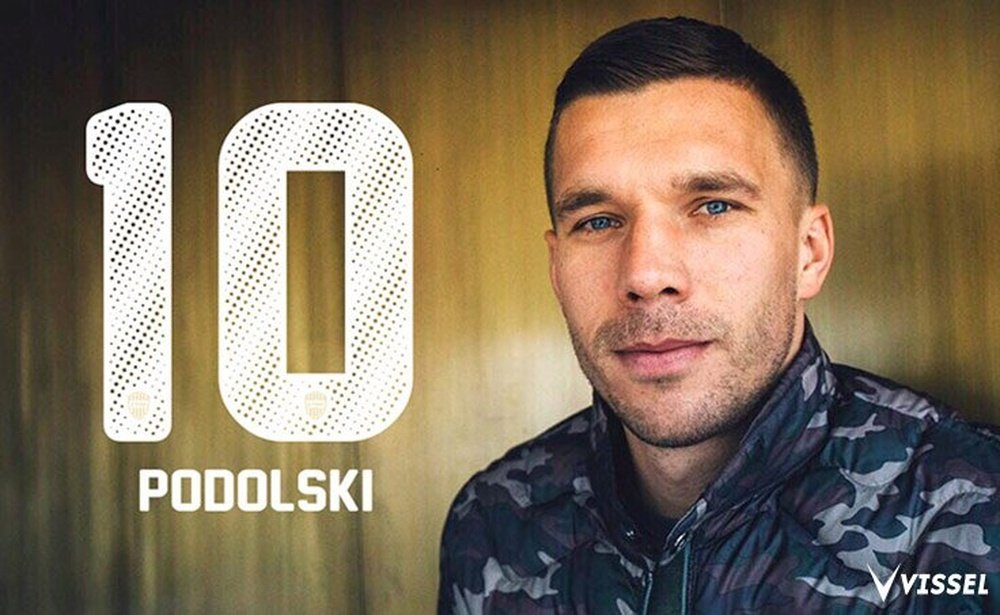 Le Vissel Kobe officialise l'arrivée de Podolski. VisselKobe
