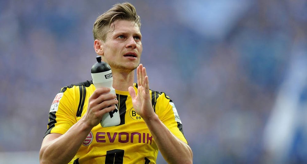 Lateral direito de 31 anos cumpre na sétima época de negro e amarelo. Borussia de Dortmund