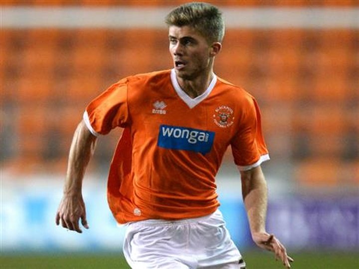 Luke Higham renueva su contrato con el Blackpool hasta 2017