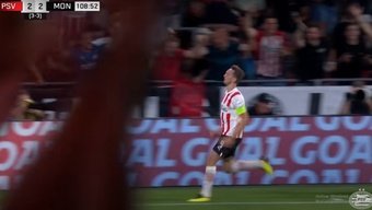 De Jong se acordó de su ex tras el partido ante el Mónaco. YouTube/PSV