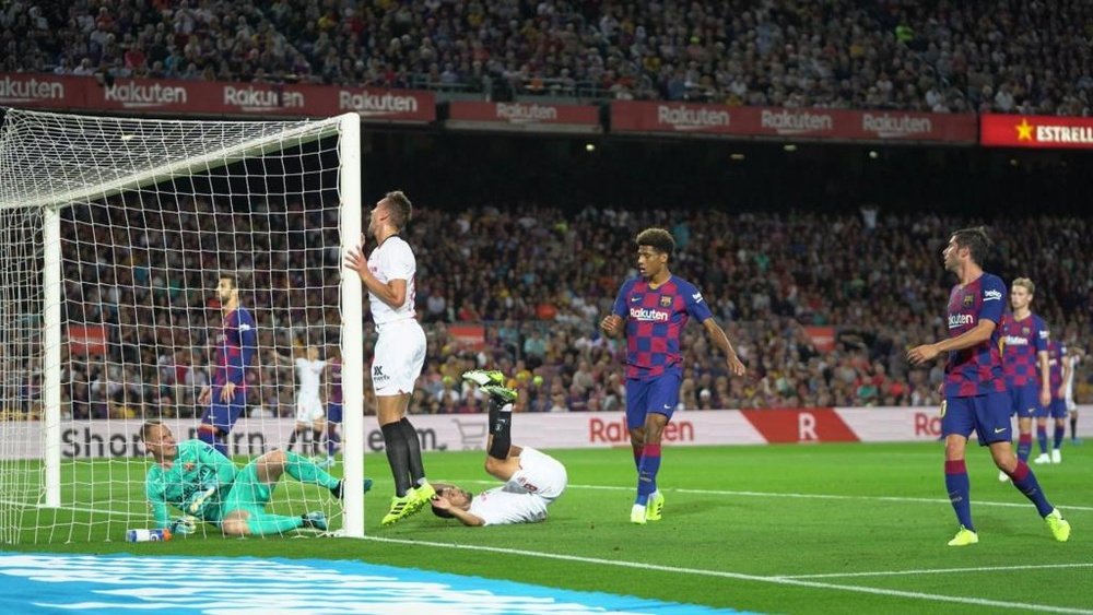 Lopetegui celebró el acierto goleador de De Jong y Dabbur. Twitter/SevillaFC