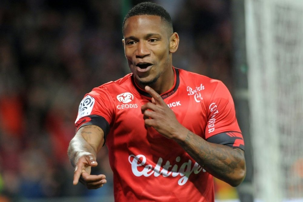 Lyon have agreed a deal to sign forward Claudio Beauvue from Guingamp on a four-year contract, the Ligue 1 club announced.