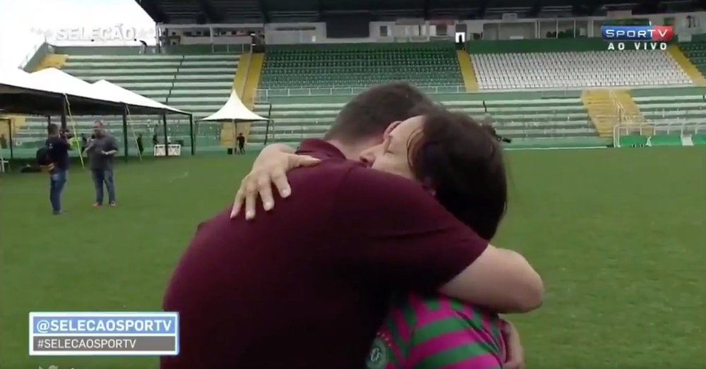 La madre de Danilo protagoniza otra de las imágenes de la jornada. Youtube
