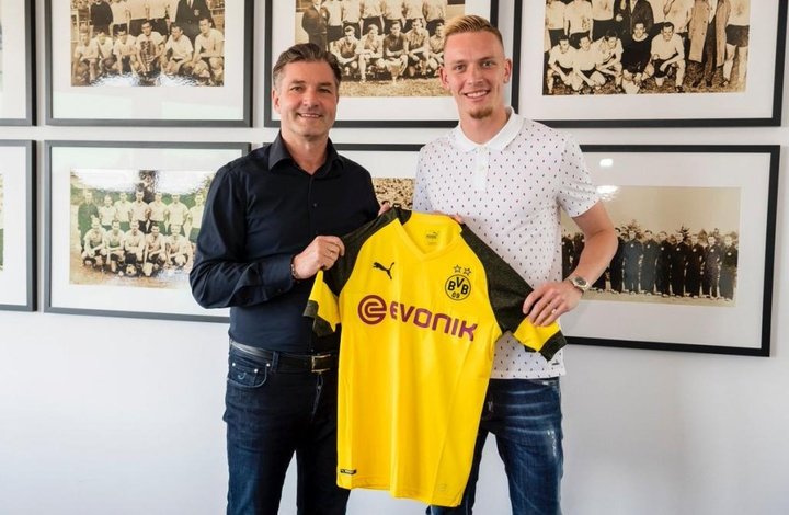 Wolf firma por el Borussia Dortmund