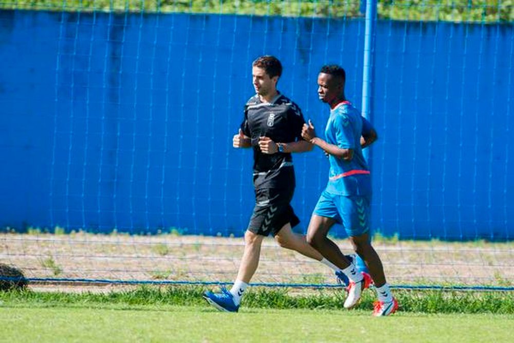 Mamadou Koné, en su primer entrenamiento con el Oviedo. Twitter