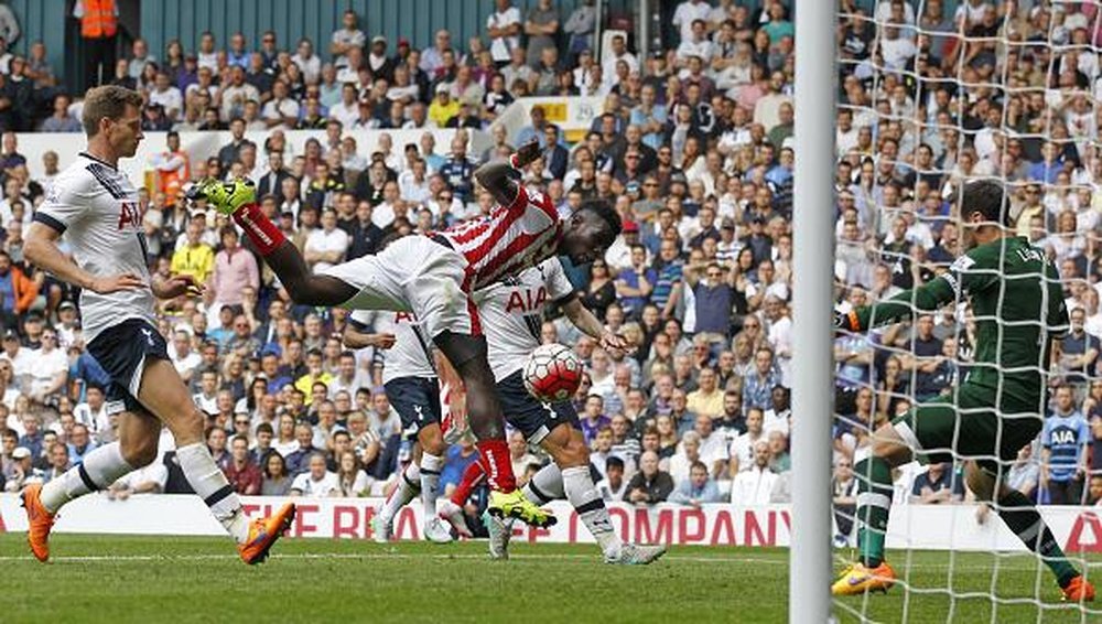 Mame Diouf anota el tanto del empate para el Stoke City en el partido que les enfrentaba al Tottenham Hotspur en White Hart Lane. Twitter