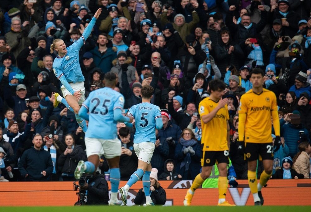 El City venció 3-0 al Wolves con un espectacular Haaland. EFE