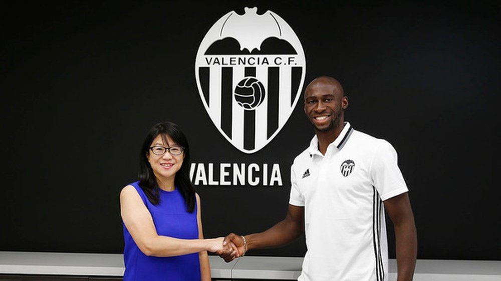 Mangala (R) has joined Valencia on a season-long loan. ValenciaCF