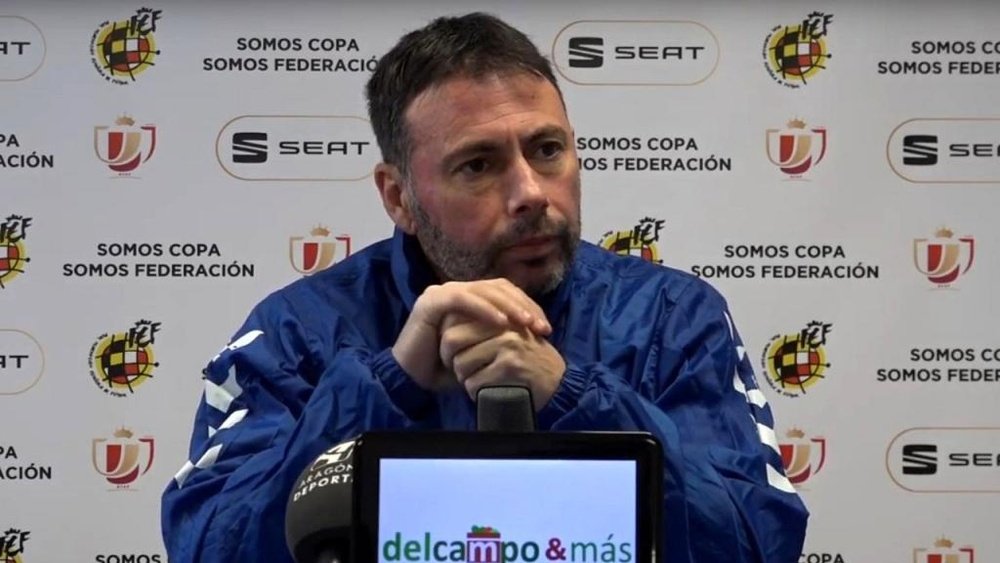 El técnico analizó el partido. Captura/Youtube/C.D. Ebro T.V