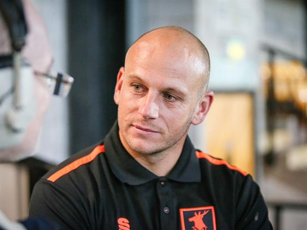 Mansfield Town manager Adam Murray has banned mobile phones at the club. MansfieldTown