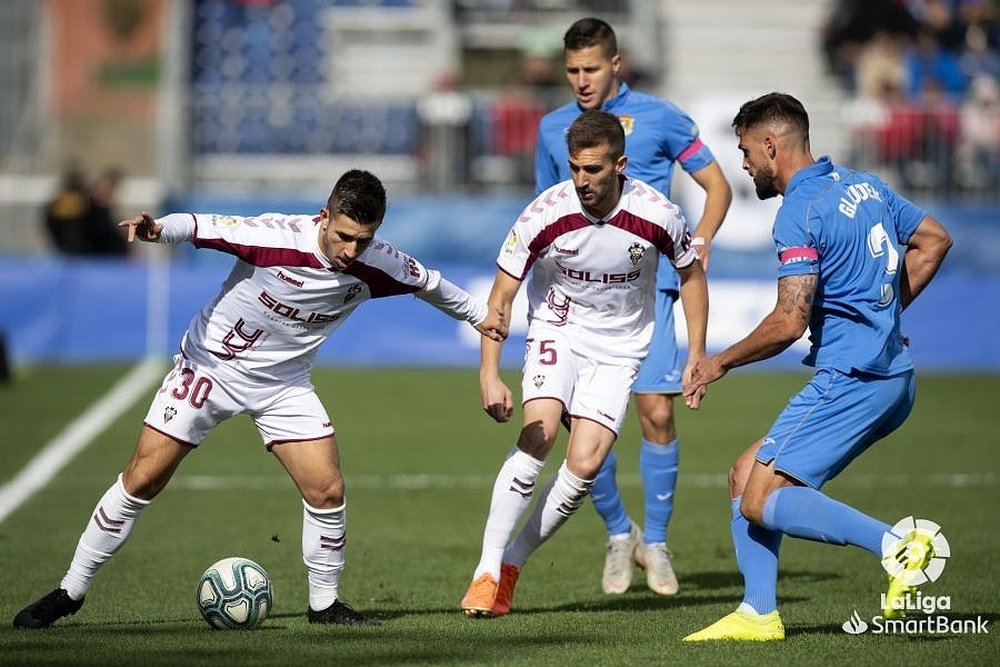 Alberto Benito (c) analizó la situación del equipo. LaLiga