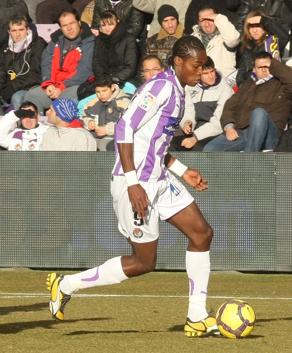 Manucho, durante un partido con el Valladolid. Autor: Balcaza.
