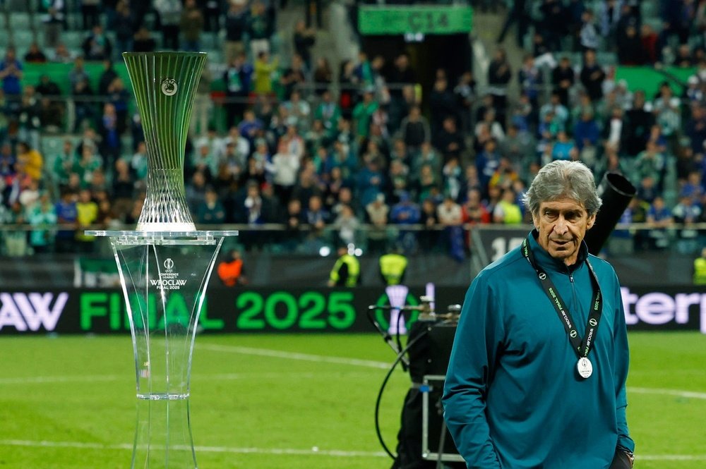Pellegrini expressed his satisfaction with his team's season. EFE