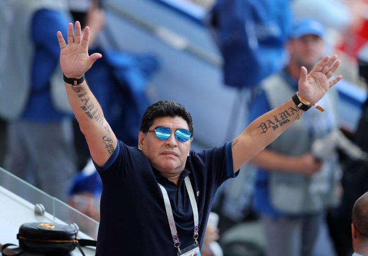 Maradona, un aficionado más de Riestra
