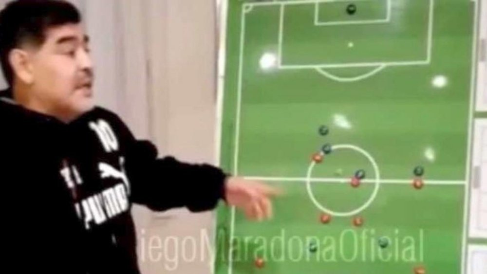 Maradona protagonizó una charla técnica que se volvió viral. Instagram/maradona
