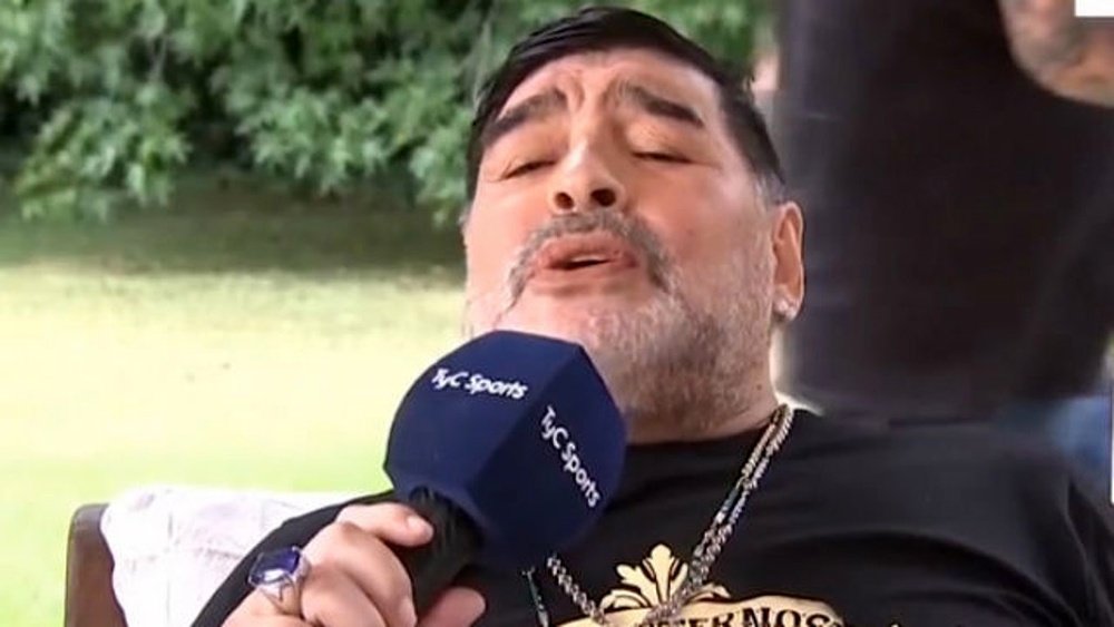 Maradona cantó en italiano. Captura/TyCSports