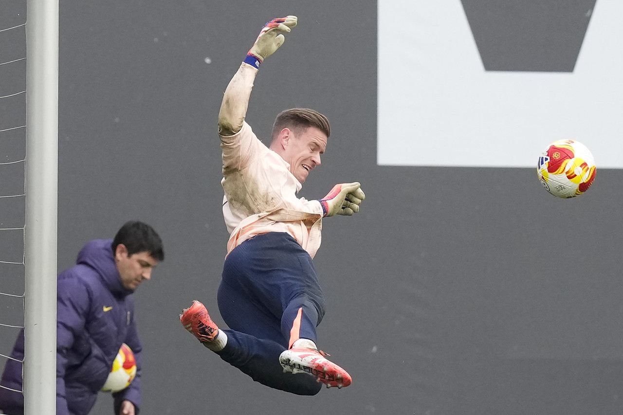 Ter Stegen se lesiona, vuelve a Barcelona y se pierde la Supercopa