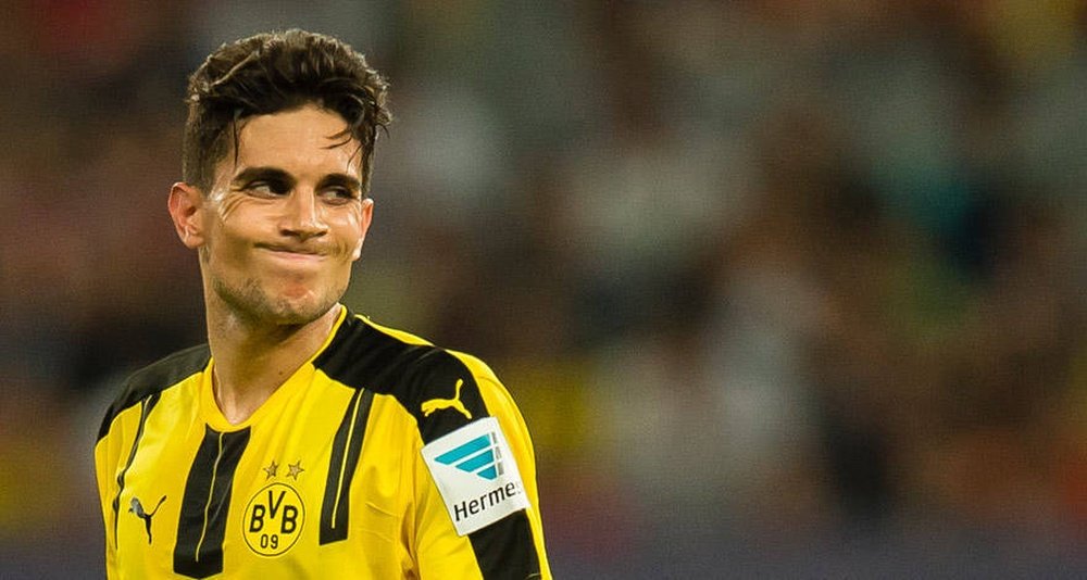 El jugador del Borussia no acabó con muy buena cara su primer partido en la Bundesliga. AFP