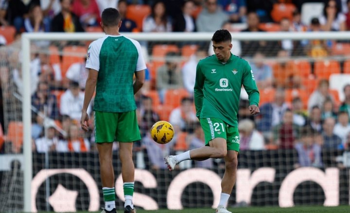 Marc Roca wants to stay at Betis even if Leeds get promoted