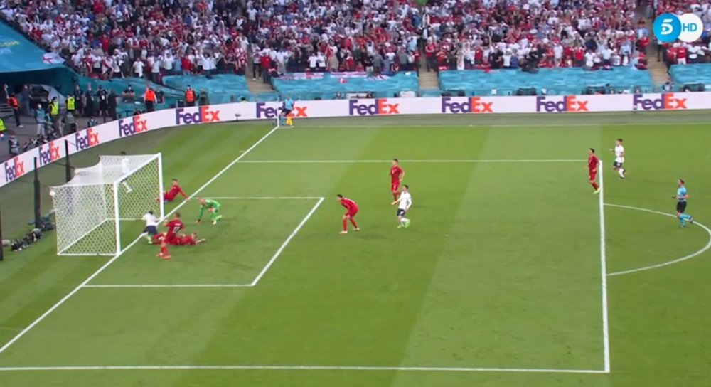 Com um gol contra de Kjaer, a Inglaterra deixa tudo igual. Captura/Telecinco
