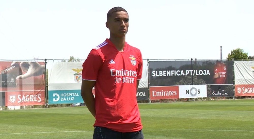 Marcel Mendes-Dudzinski llega al Benfica procedente de la Liga Polaca. Captura/SLBenfica