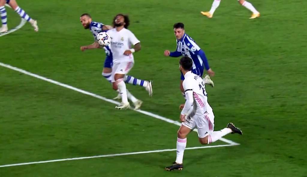 El tirón de pelos a Marcelo que pudo ser penalti: ¿el VAR revisó o se le escapó?