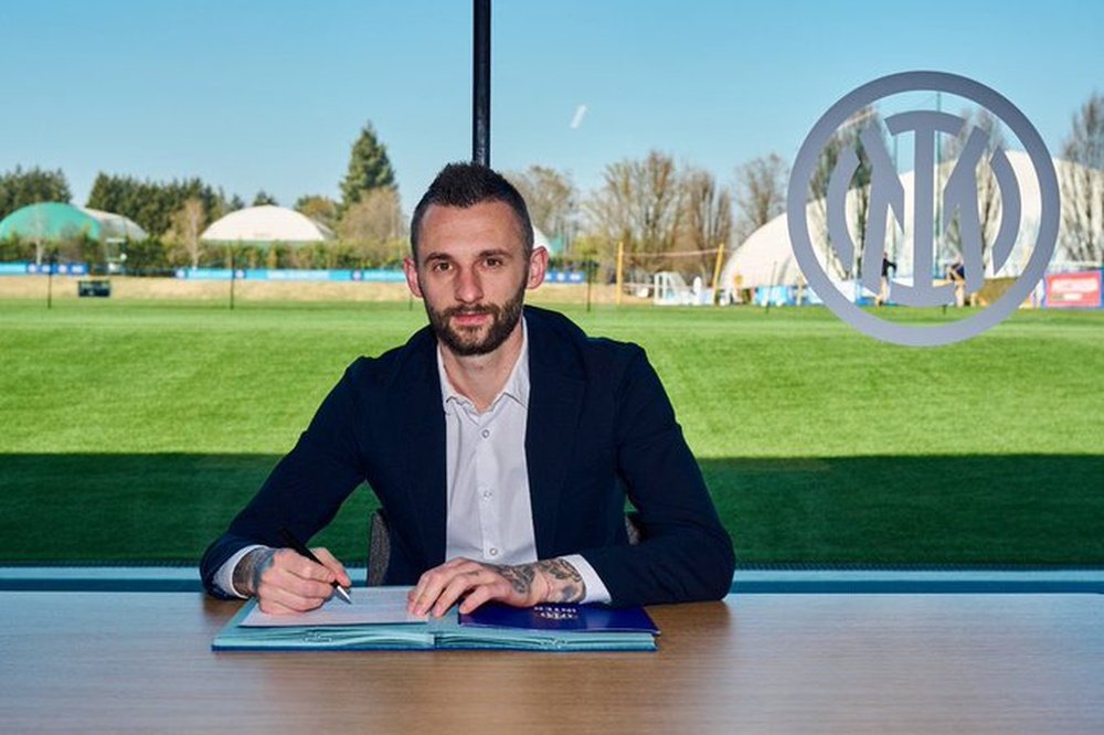 Marcelo Brozovic renueva con el Inter de Milán hasta 2026. Twitter/@Inter_es