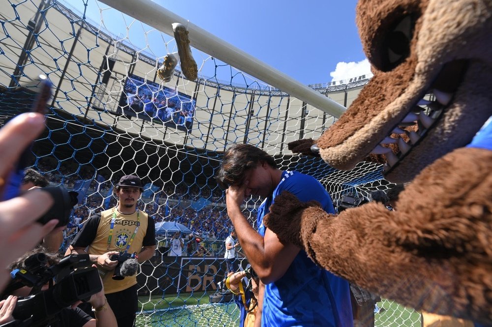 Marcelo Moreno se despede do futebol com uma volta olímpica no Mineirão. EFE/ Yuri Edmundo