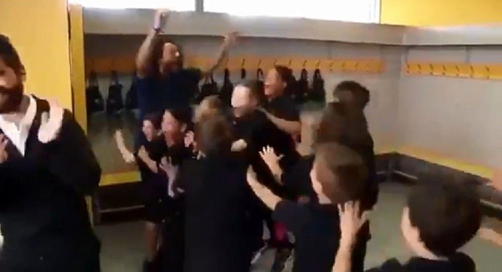 Marcelo celebrated the feat with his son's team-mates. Screenshot