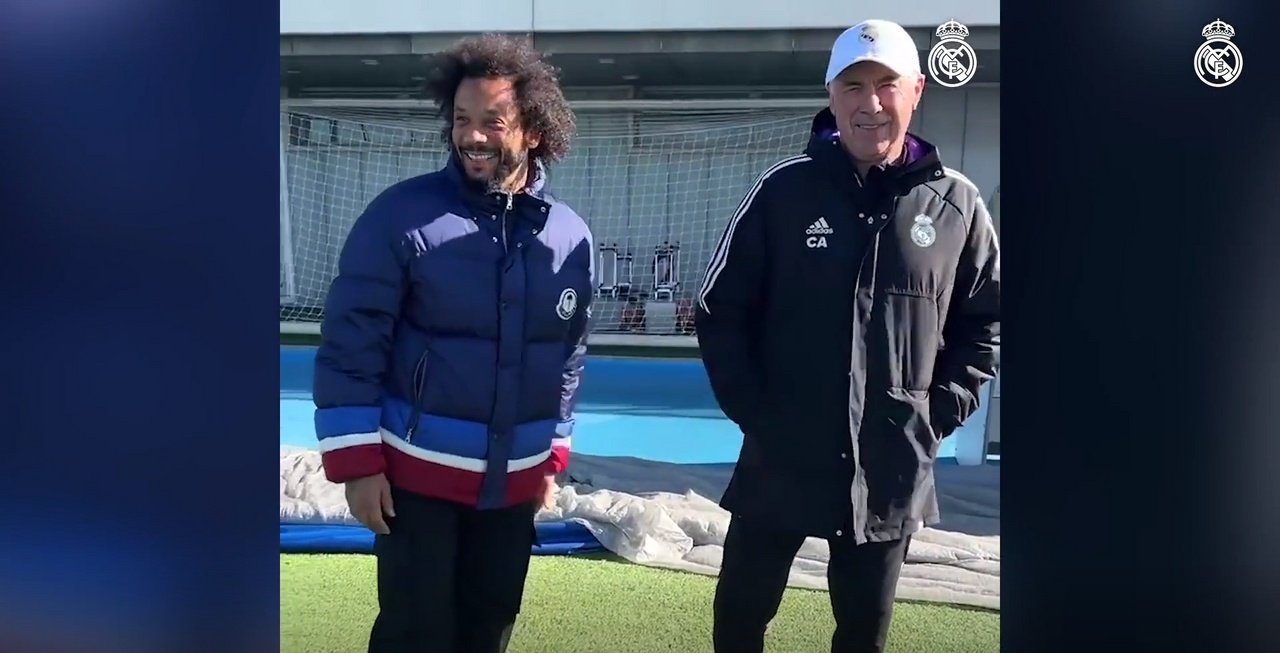 Marcelo visits Real Madrid training. Screenshot/DUGOUT