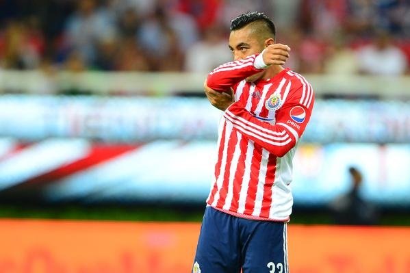 Marco Fabián se inventa una jugada al más puro estilo FIFA 16