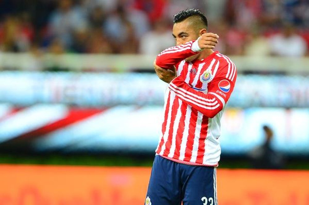 Marco Fabián realizó un jugadón que dejó alucinado a todo el estadio. Twitter