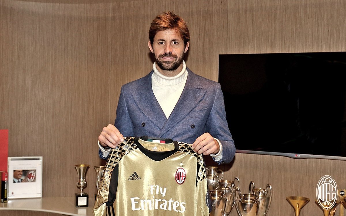 Storari seguirá un año más en el Milan. ACMilan