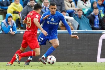 Getafe chairman Angel Torres admitted that Barcelona president Joan Laporta asked him about Mason Greenwood's situation when they met at a La Liga match but his interest in the English winger is now in the past. He also confirmed Manchester United's plans to sell him in the summer.
