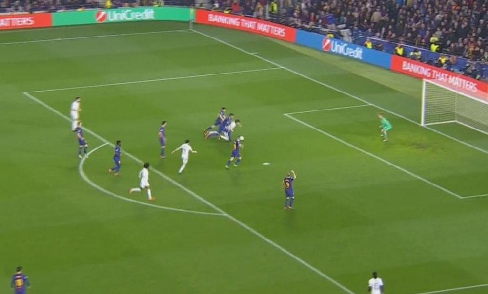 Marcos Alonso went down in the box. Twitter