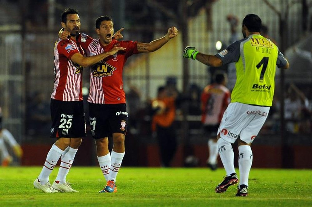 Briasco le dio la victoria a Huracán. EFE