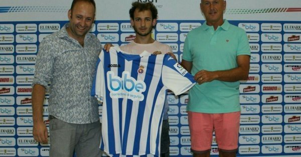 Marcos García pasará a estar bajo las órdenes del técnico Chiri durante la próxima temporada en Tercera División. El extremo de 20 años llega procedente del Bezana.