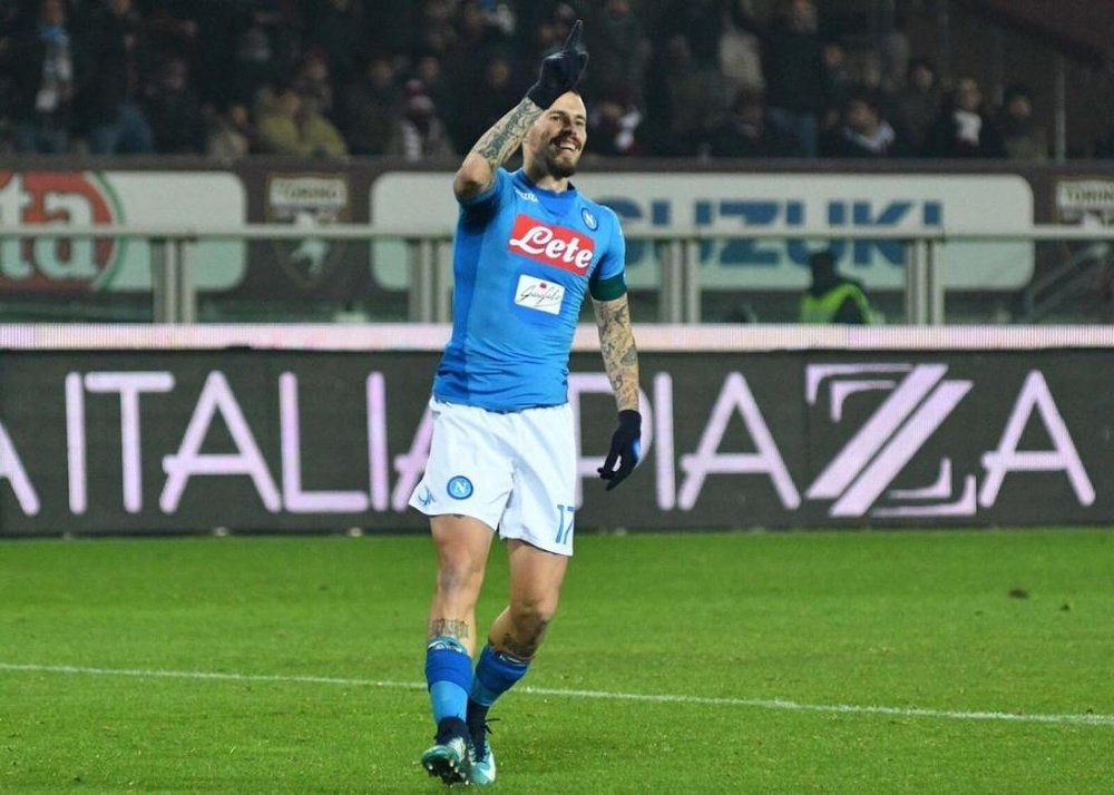 Hamsik celebra o (histórico) gol apontado ao Torino. Twitter/Napoli