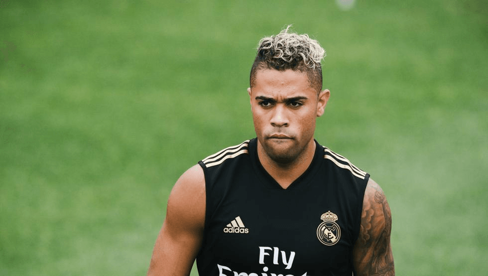 News Photo : Mariano Diaz of Real Madrid looks on during the