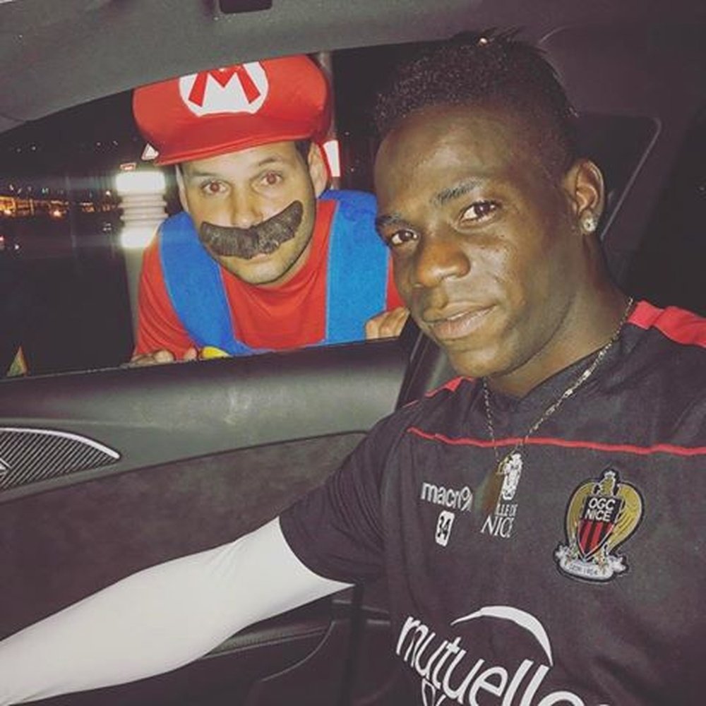 'SuperMario' Balotelli conoció al verdadero Super Mario. Twitter