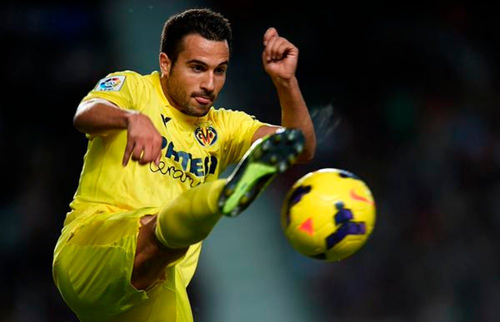 Mario Gaspar, disputando un balón con el Villarreal. Twitter