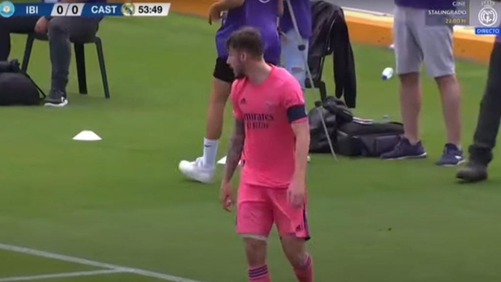 Mario Gila seguirá a las órdenes de Raúl... y quizá en las de Ancelotti. EFE