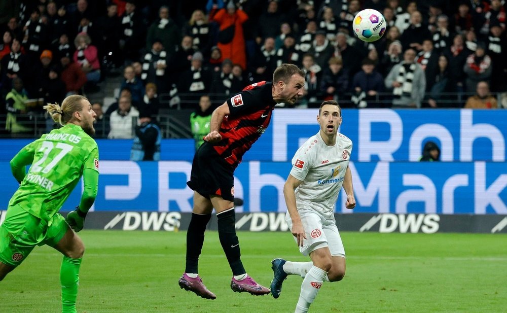 Mario Götze decantó la balanza a favor del Eintracht Frankfurt. EFE